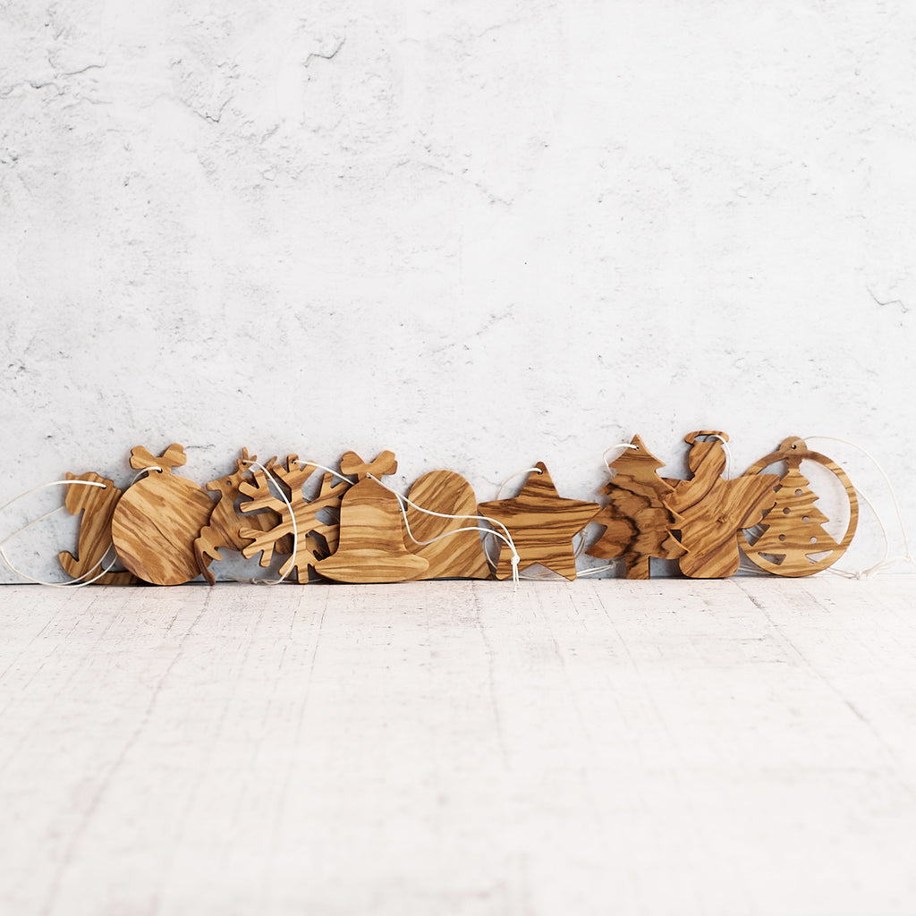 Complete set of Christmas tree decorations