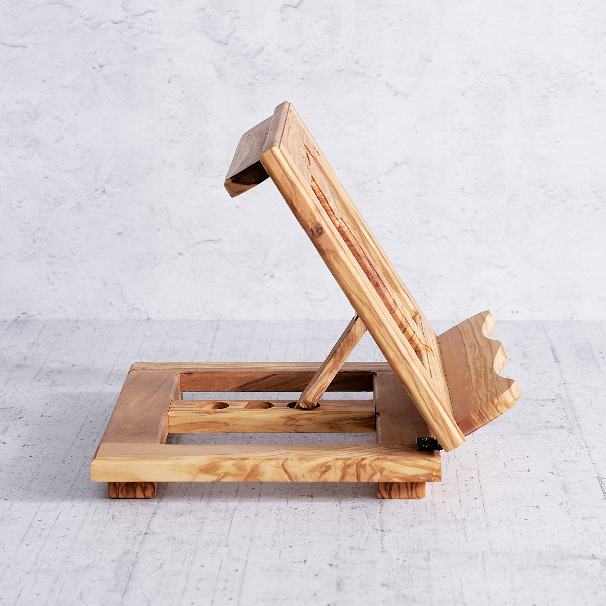 Tau wooden lectern