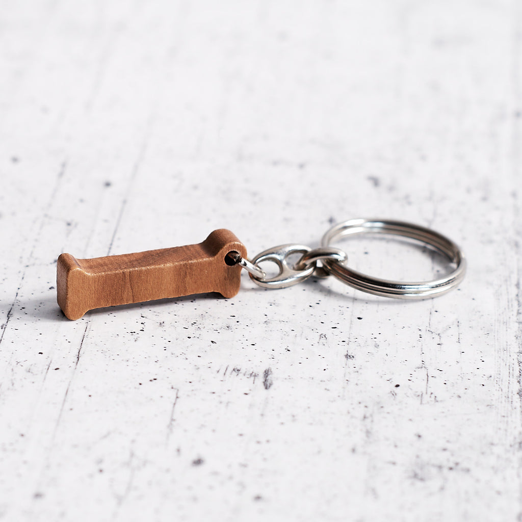 Keychain with initial "I"