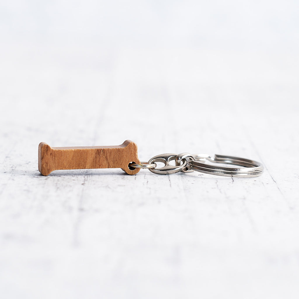 Keychain with initial "I"