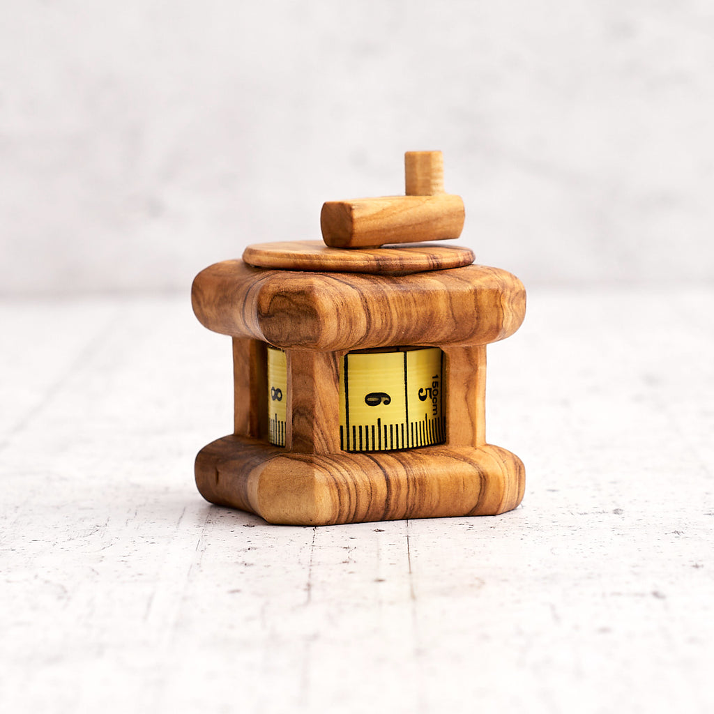 Retractable wooden tape measure