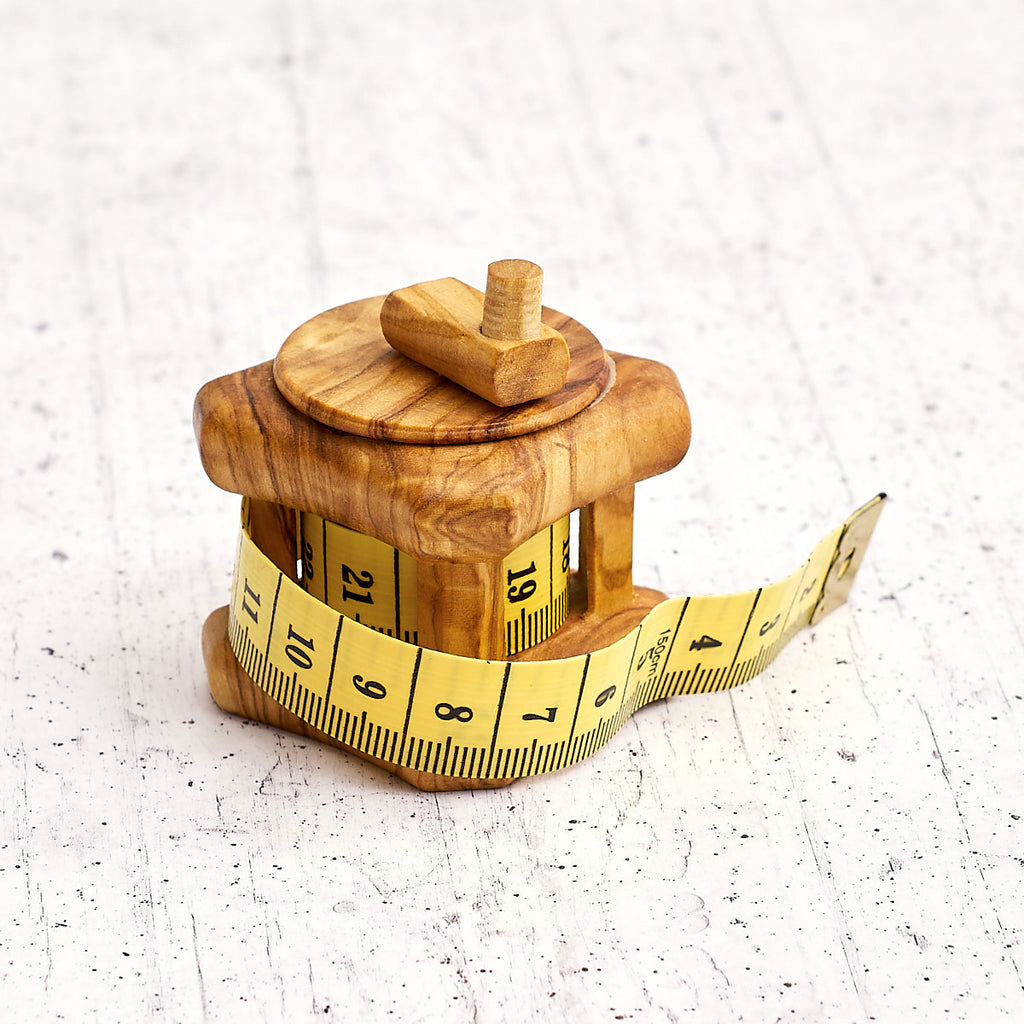 Retractable wooden tape measure