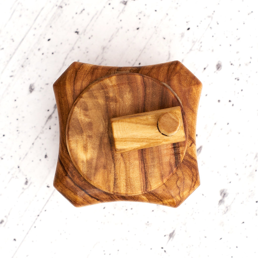 Retractable wooden tape measure
