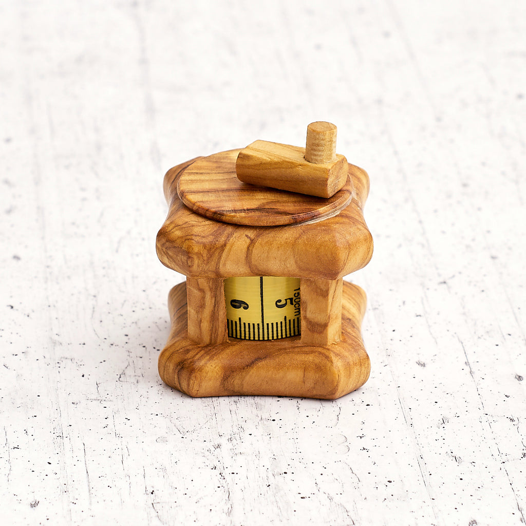 Retractable wooden tape measure