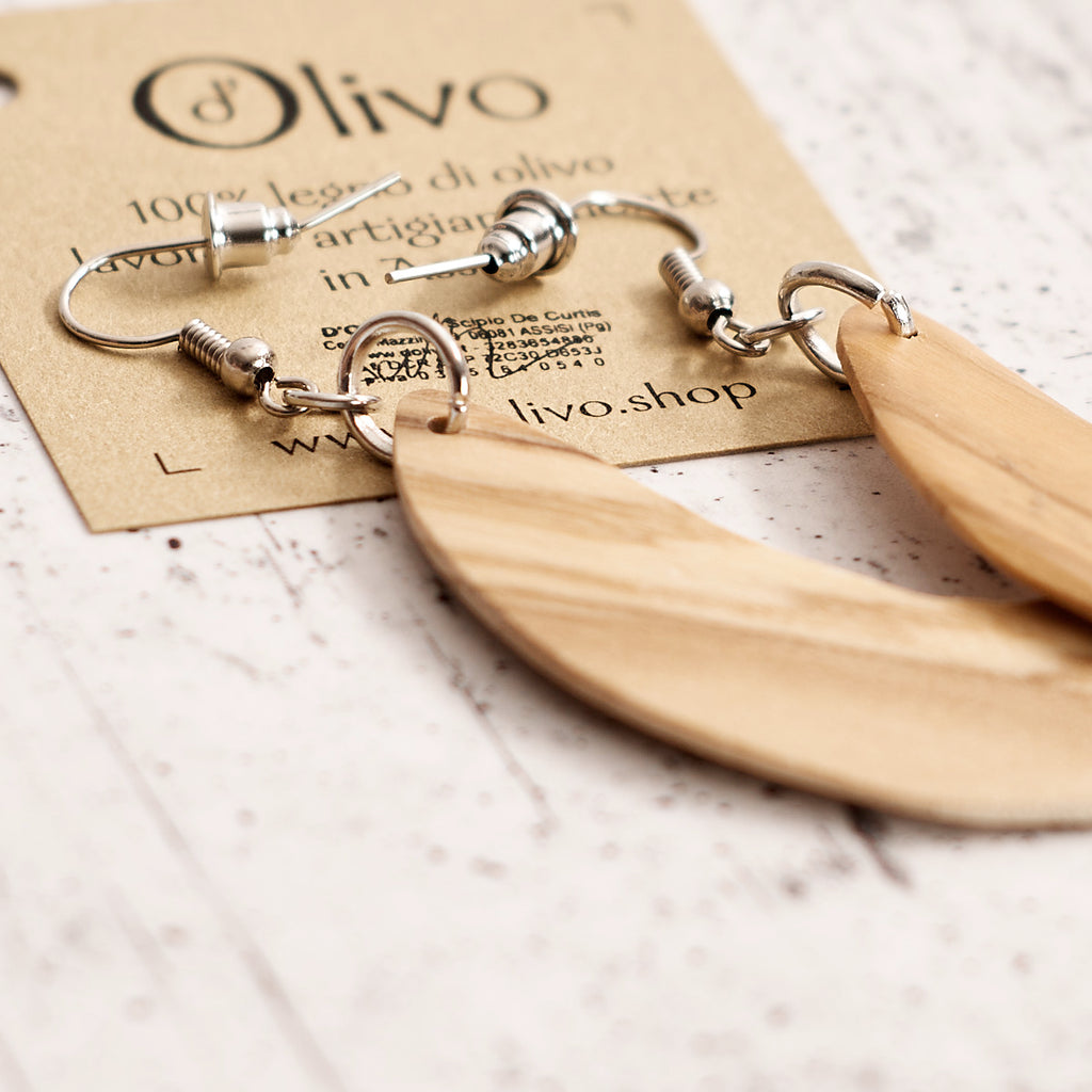 Orecchini in legno di olivo Greta