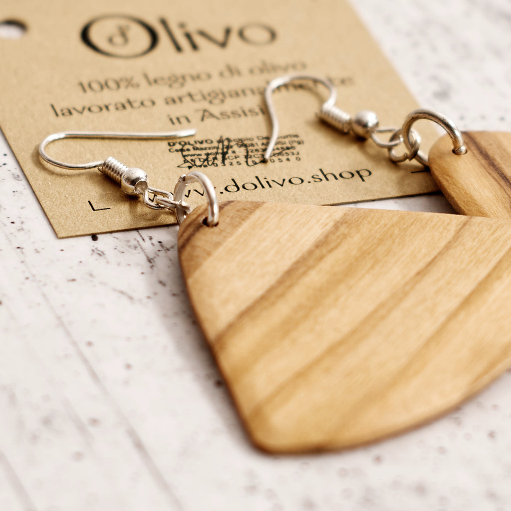 Orecchini in legno di olivo Sara