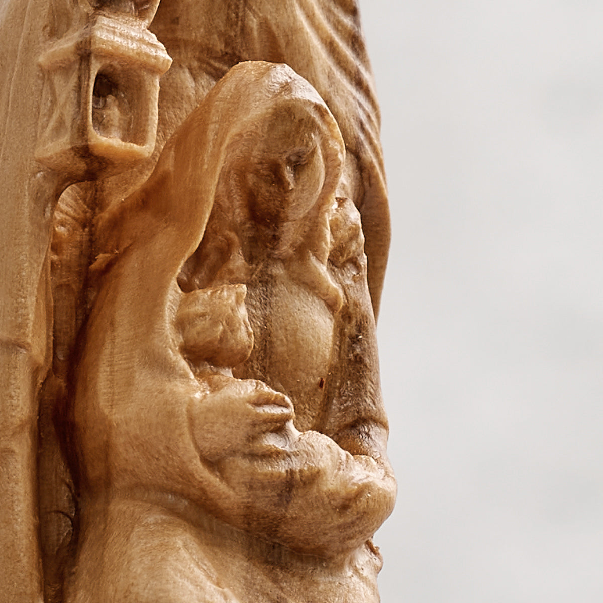 Holy Family in olive wood - religious craftsmanship and devout gift