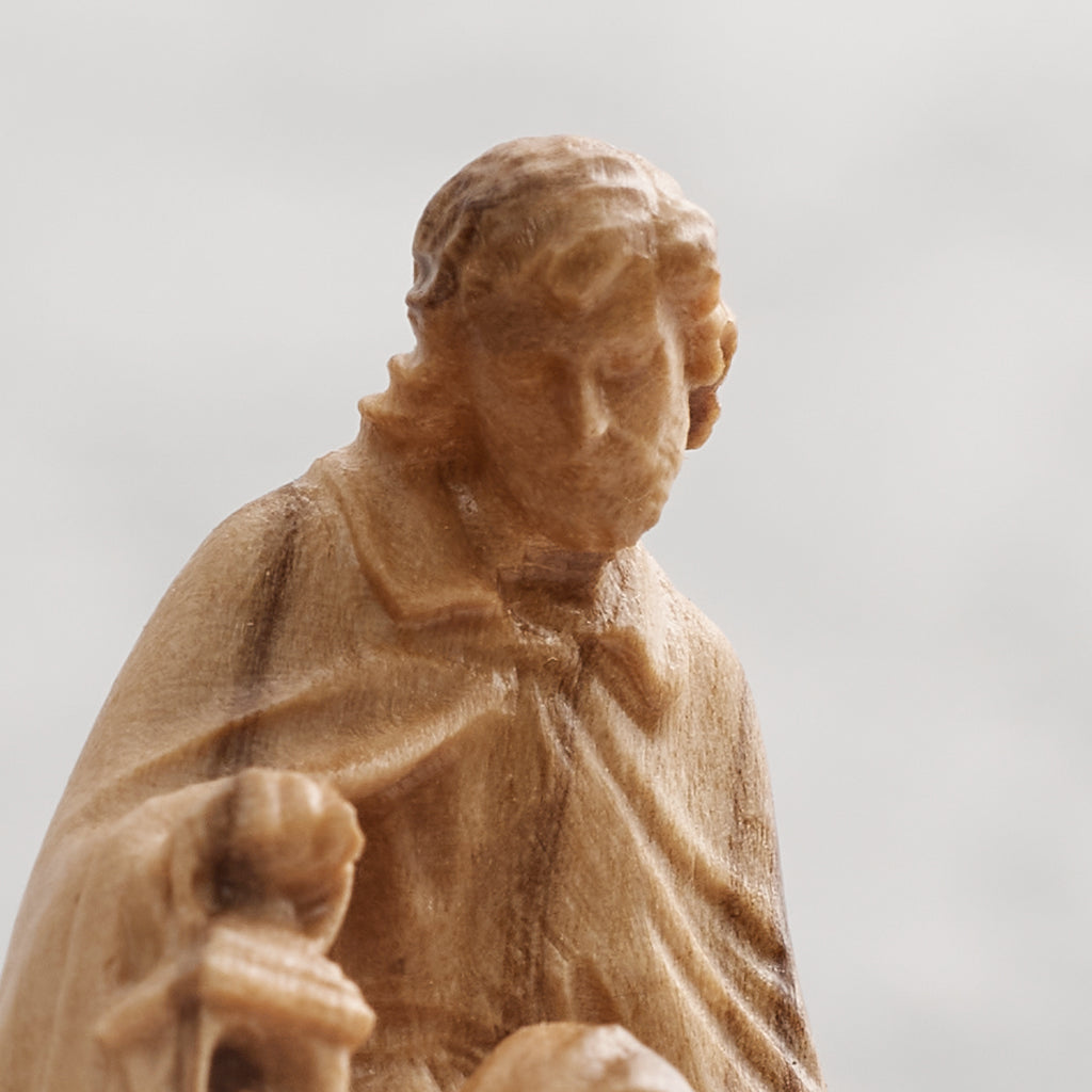 Holy Family in olive wood - religious craftsmanship and devout gift