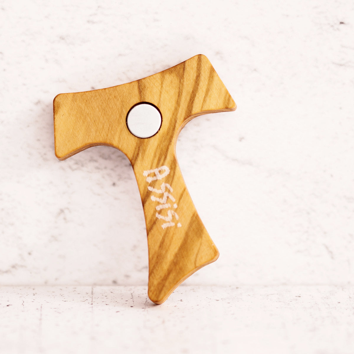 Tau pace dipinto a mano su legno di olivo