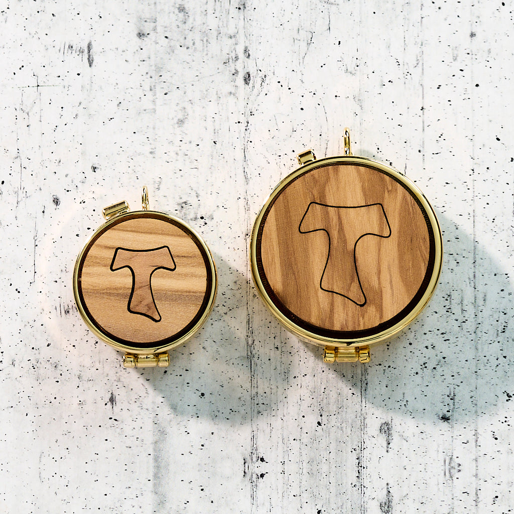 Pyx for hosts in olive wood and gilded metal
