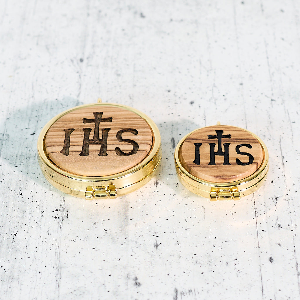 Pyx for hosts in olive wood and gilded metal