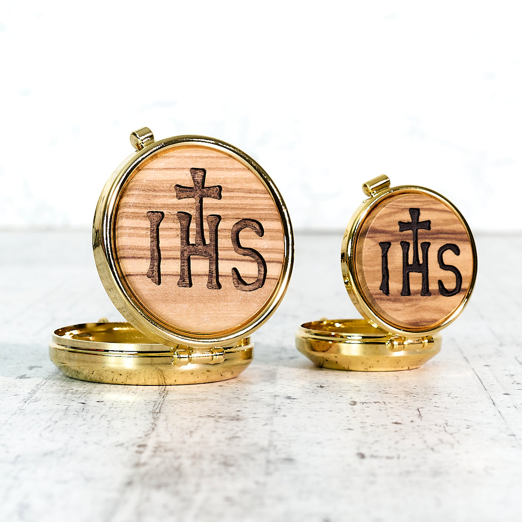 Pyx for hosts in olive wood and gilded metal