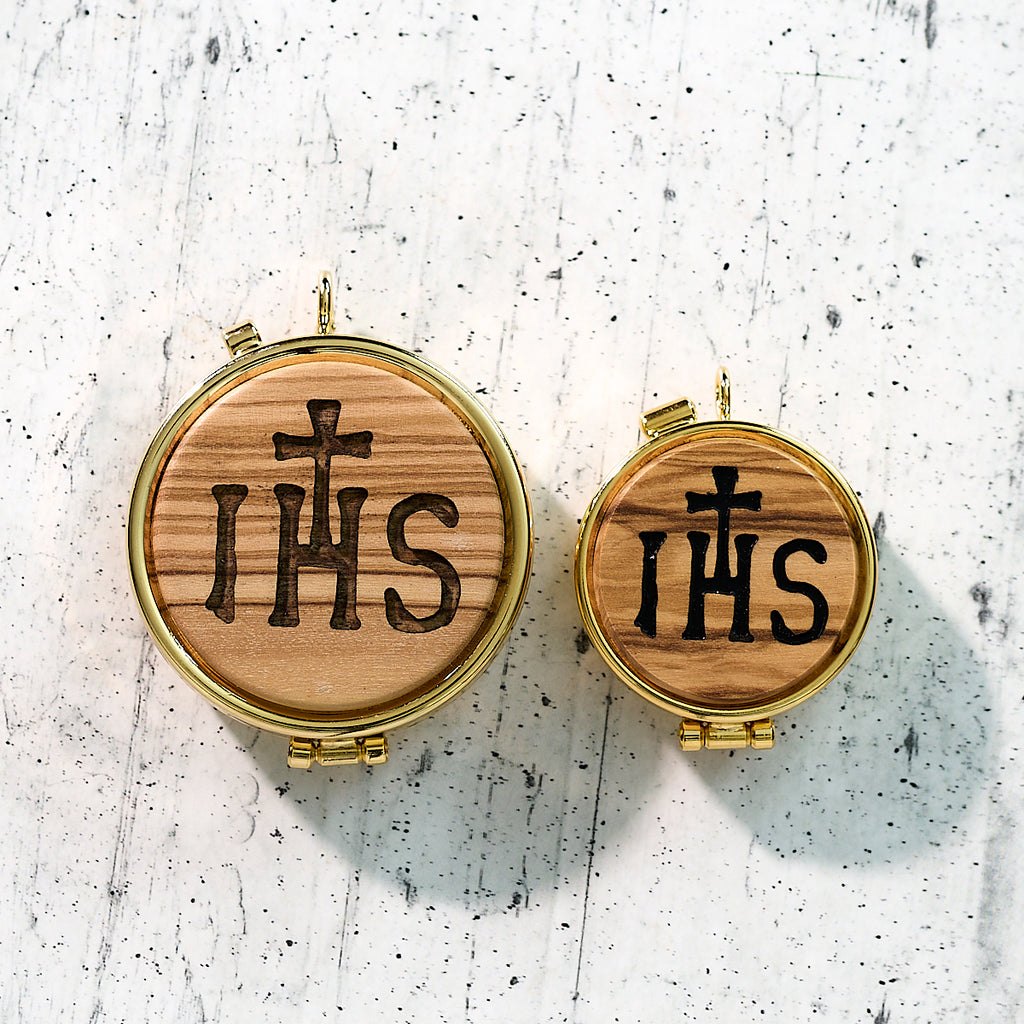 Pyx for hosts in olive wood and gilded metal